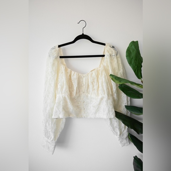 En Saison Cropped Floral Creme Blouse NWT - Picture 4 of 11